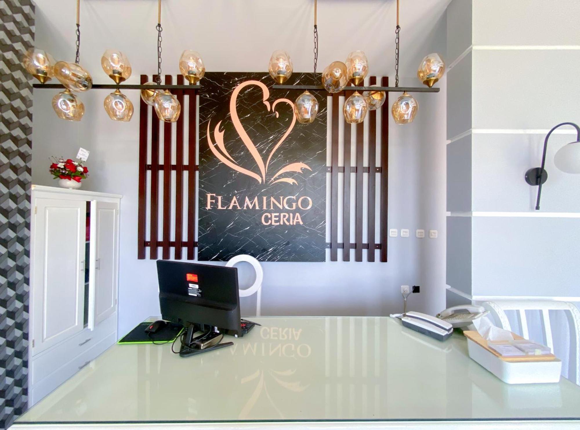 Hotel Flamingo Ceria à Labuan Bajo Extérieur photo